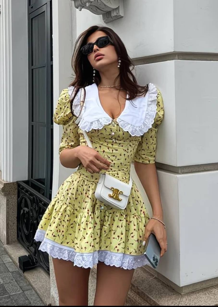 Floral dress with belt and fluffy skirt, in different colors