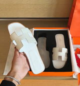 Spot Hermes leather H white flat slippers with light brown stitching – chic women’s sandals