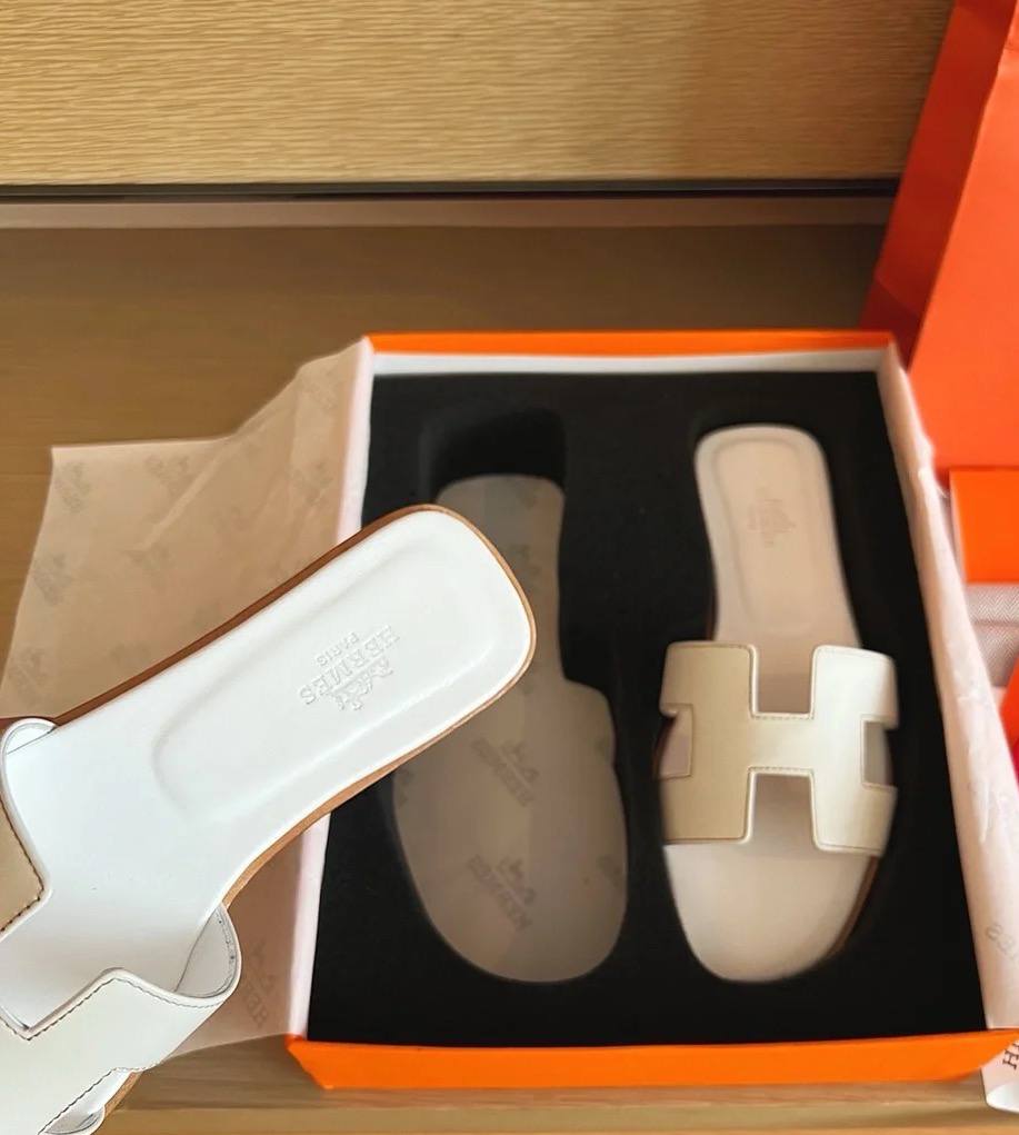 Spot Hermes leather H white flat slippers with light brown stitching – chic women’s sandals