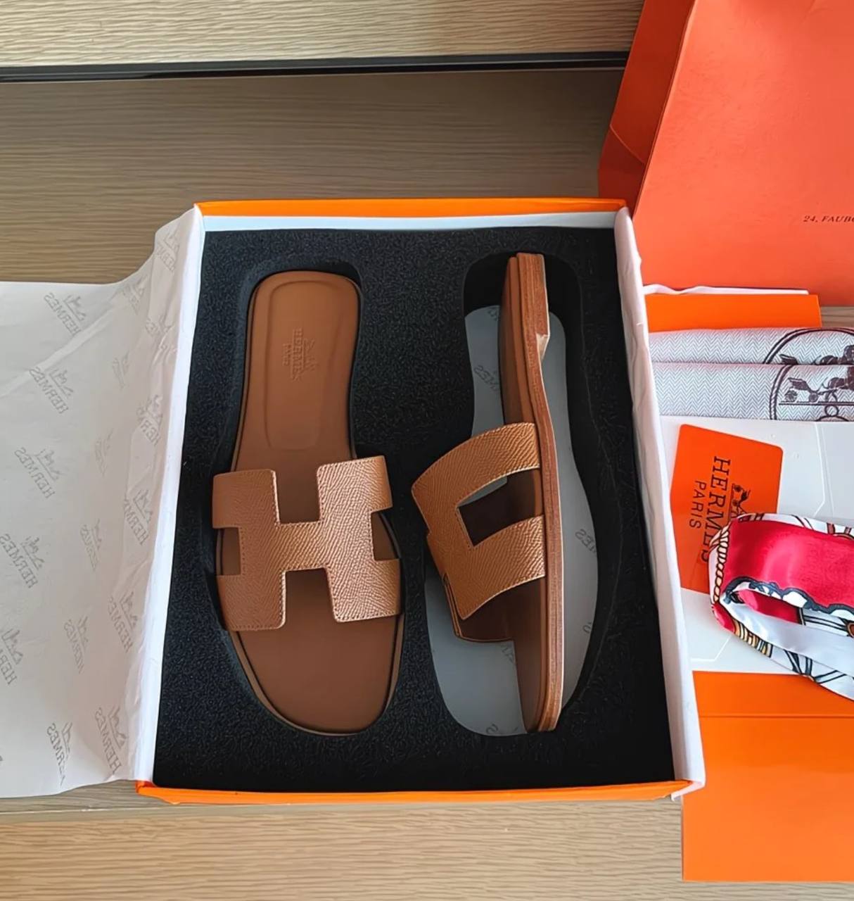 Spot Hermes leather H light brown flat slippers with matching light brown stitching – stylish women’s sandals