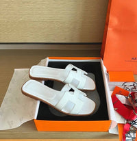 Spot Hermes leather H white flat slippers with light brown stitching – chic women’s sandals
